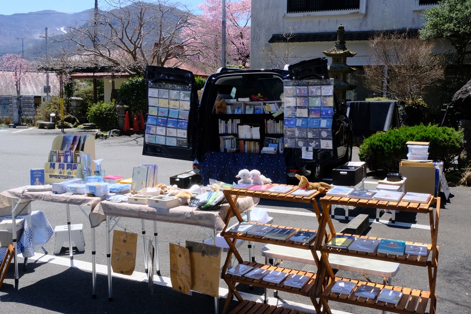 星の王子さま専門の移動書店