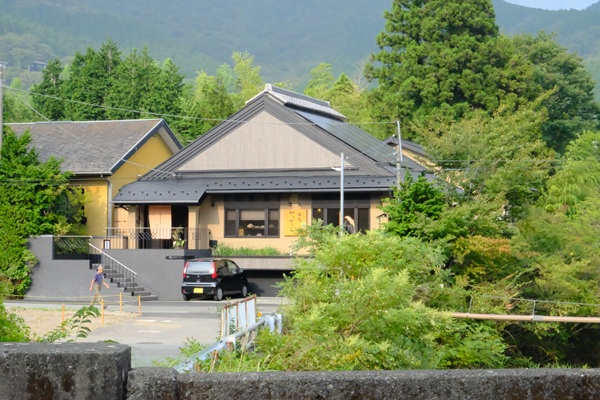 編集長仙石原の湯宿に投宿