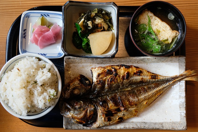 7.お蕎麦屋さんの焼き魚定食
